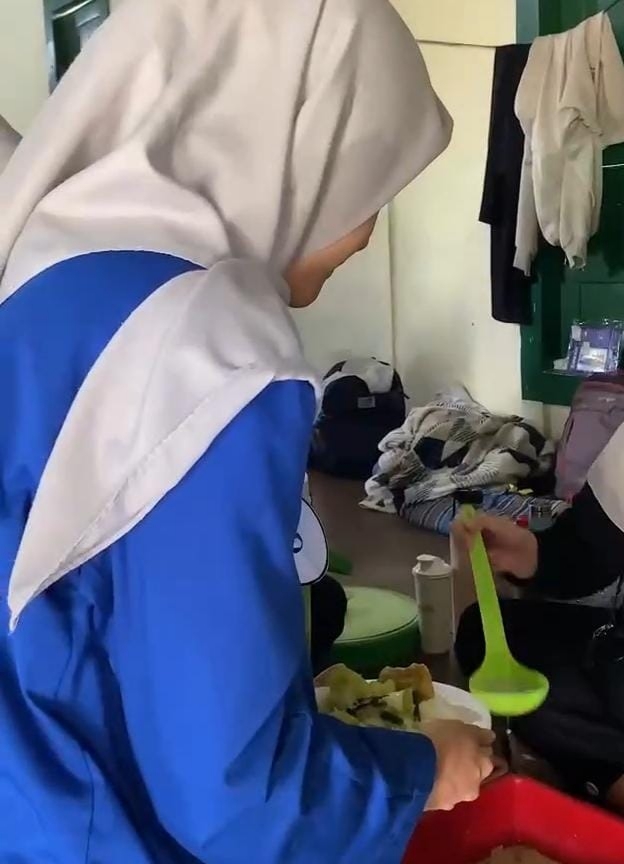 ISHOMA, Makan Siang